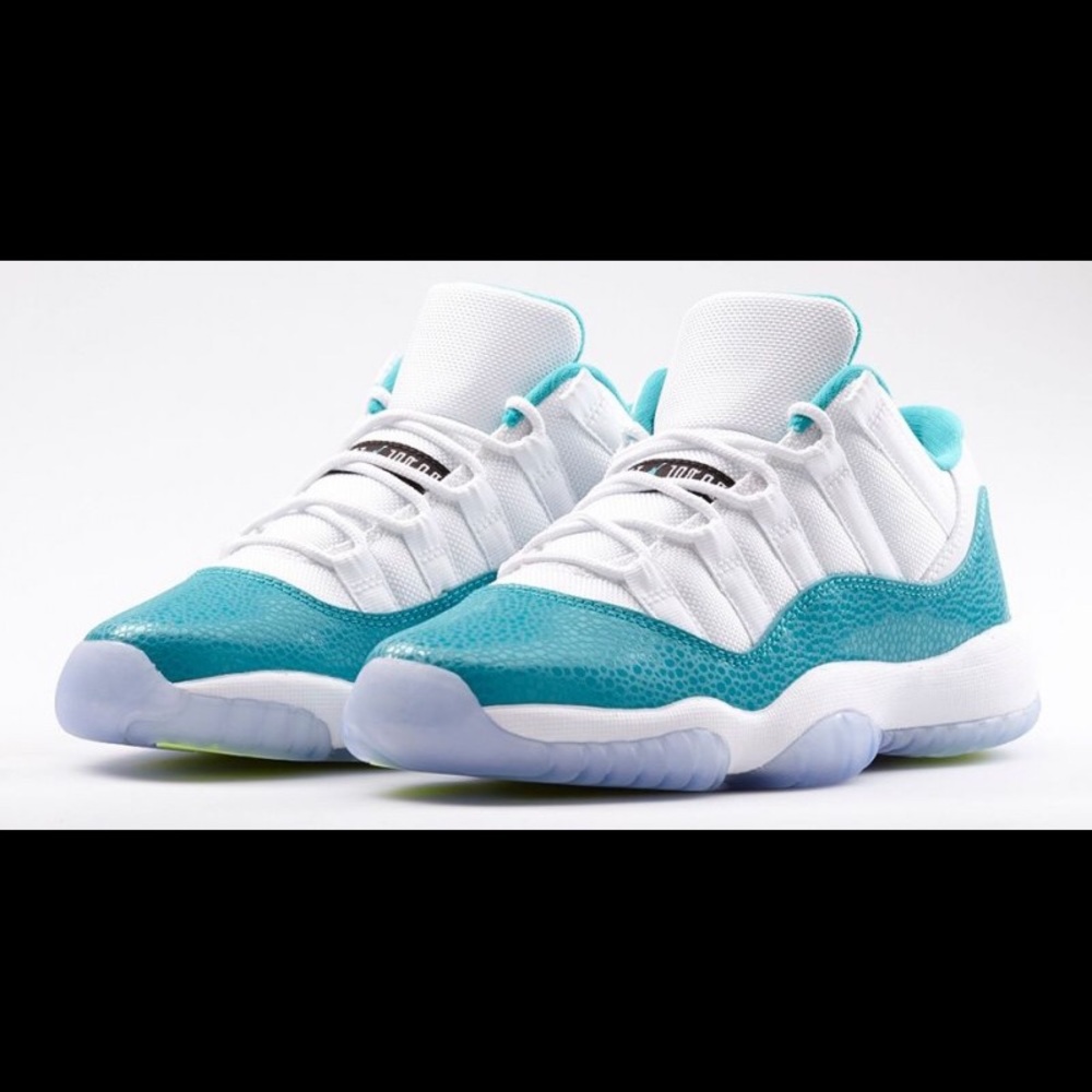 Air jordan retro 11 low turbo green